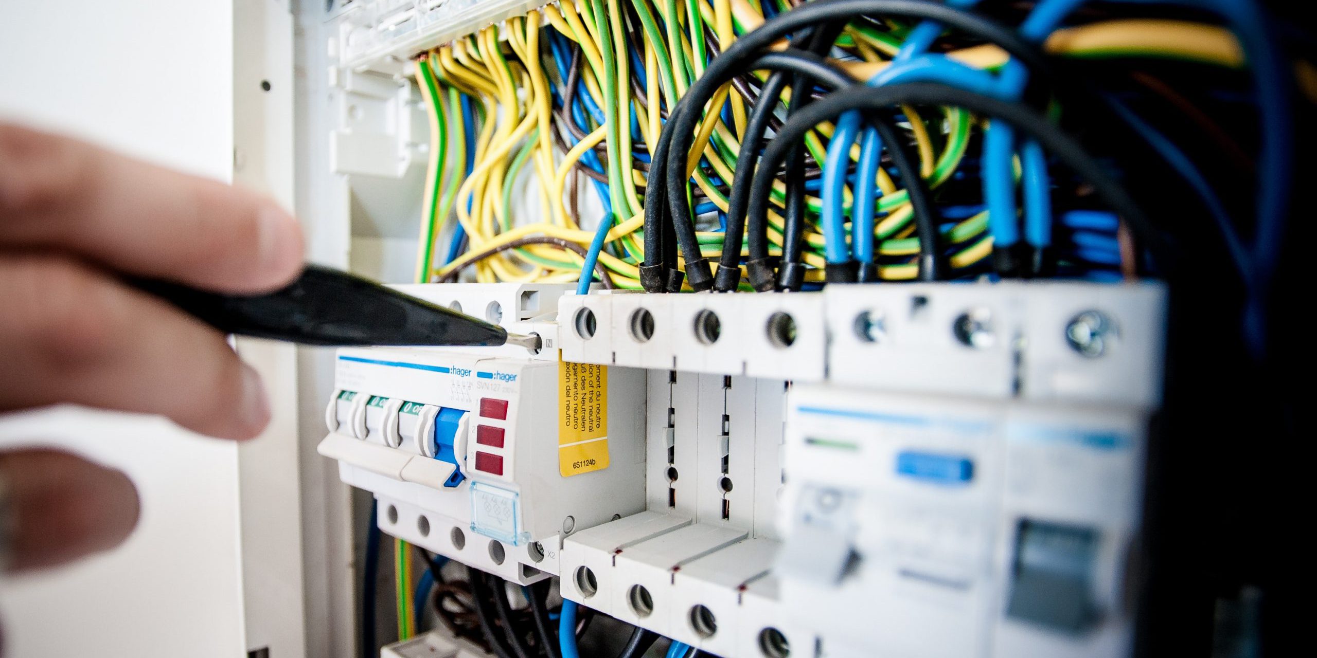 Reasons To Adopt Electrical Contractor Software For Your Business